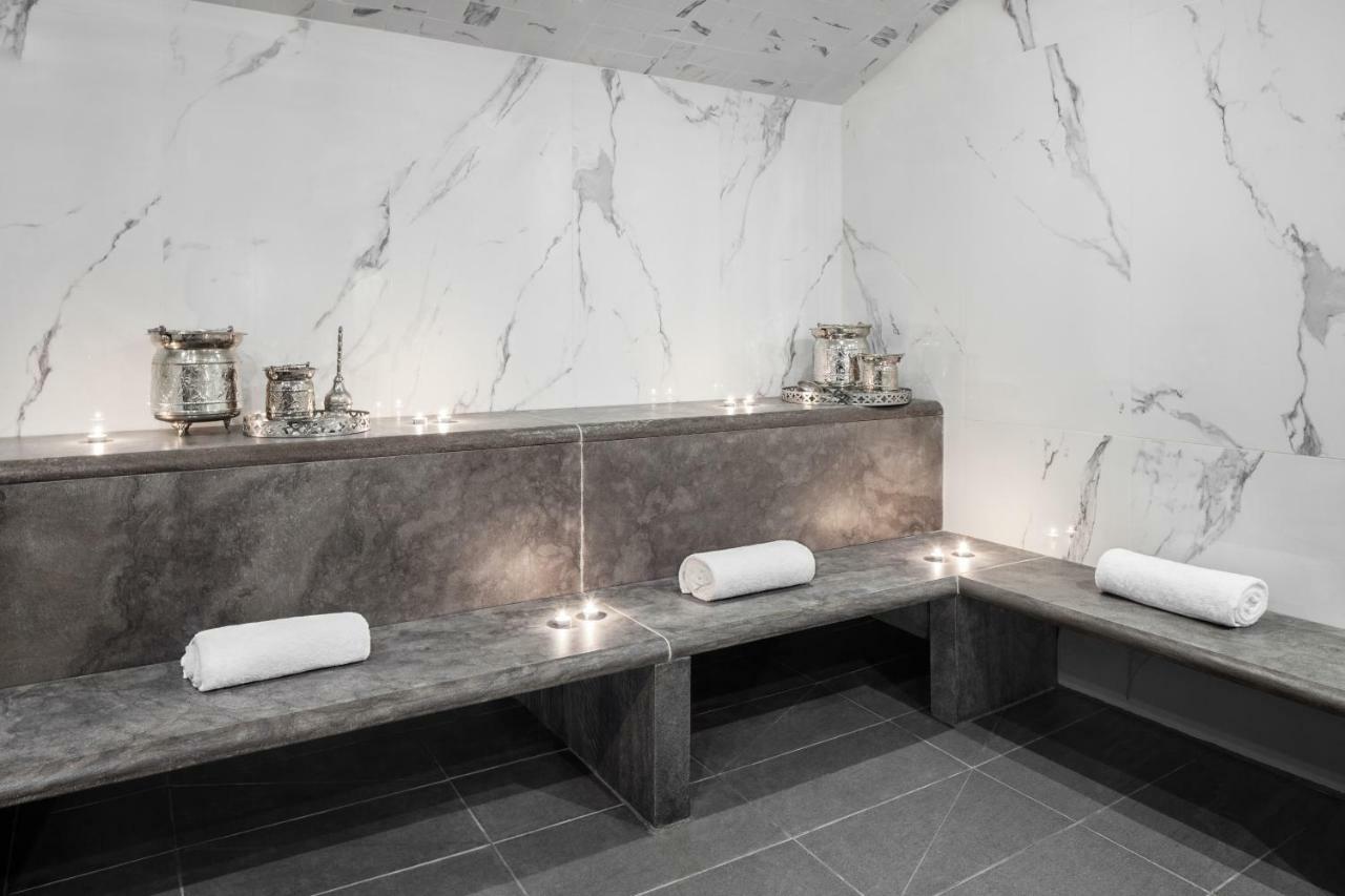 Place D'armes Hotel Montreal